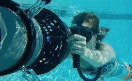 VR-duikbril in het water