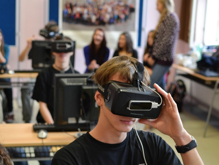 virtual reality headset (vr-bril) op school